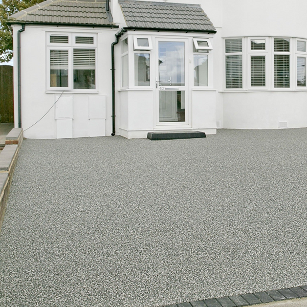 Superbond Pebbletex – Harzgebundener Steinteppich (Silberner Granit, 12 m² Set)