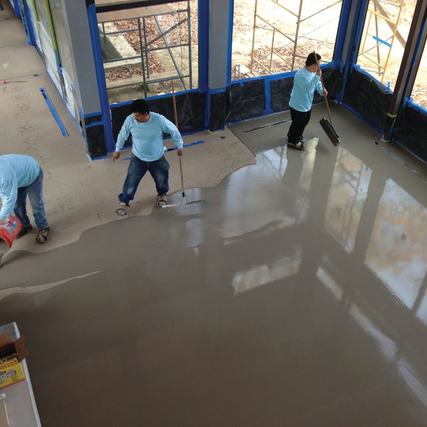 Superbond Easi-Fließestrich – Schnellhärtender, selbstverlaufender Industrie-Estrich